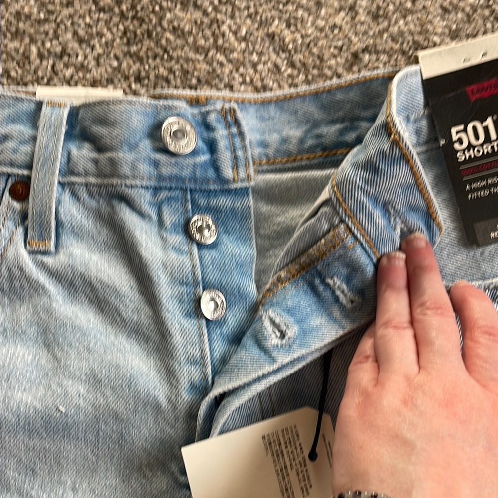 NWT Levi's Women's 501 Light Wash Distressed Denim Shorts - Picture 4 of 8